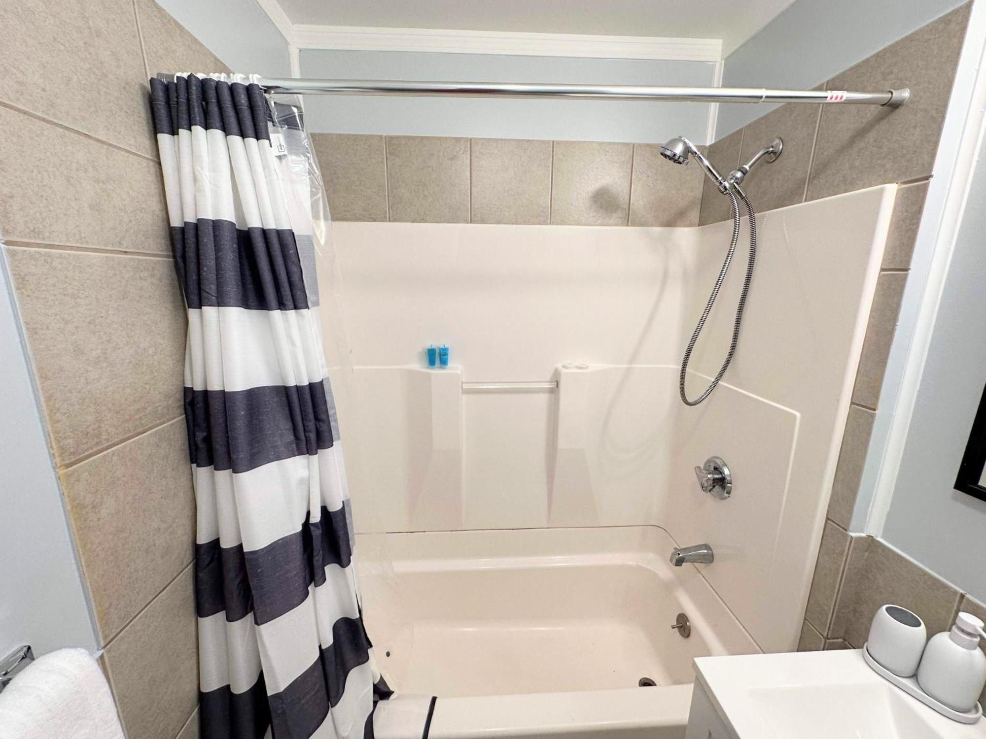 Like 4-Star Hotel, But Cheaper! Потакет Екстериор снимка